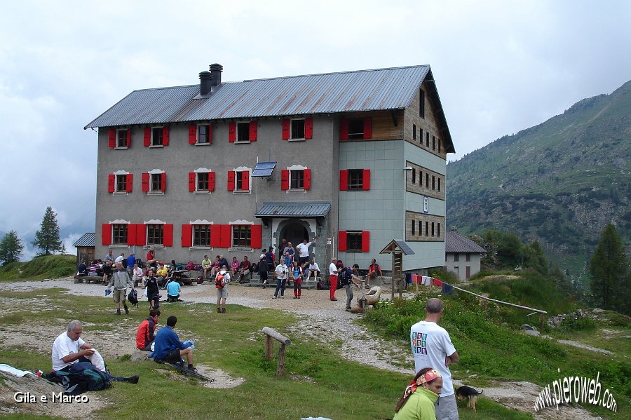 08 Rifugio Laghi Gemelli.jpg